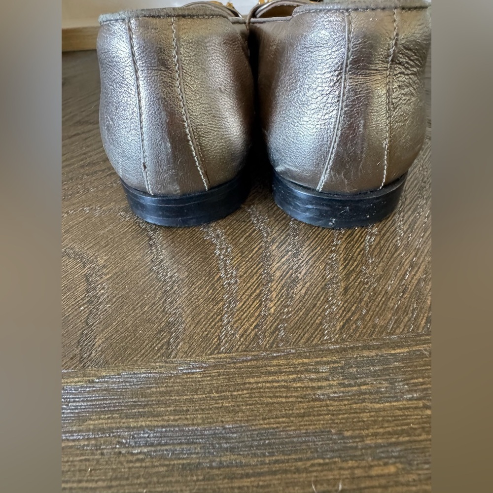 Genuine Ferragamo Gold flats. SZ 7 1/2. - Picture 4 of 9